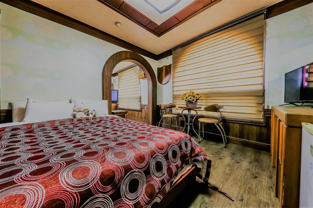 Pine Motel Boryeong Esterno foto