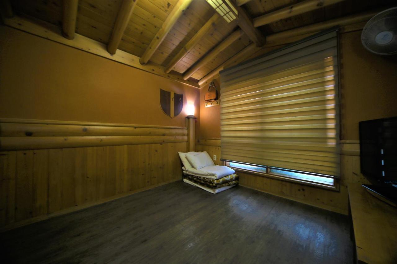 Pine Motel Boryeong Esterno foto